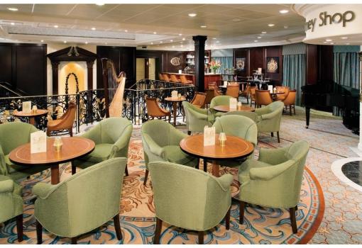 Café en el Atrium del Azamara Journey